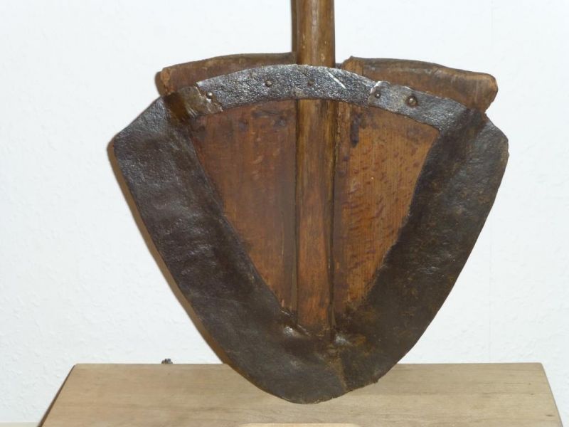 Hochmittelalterlicher Spaten (10 bis 16.Jhd.)    